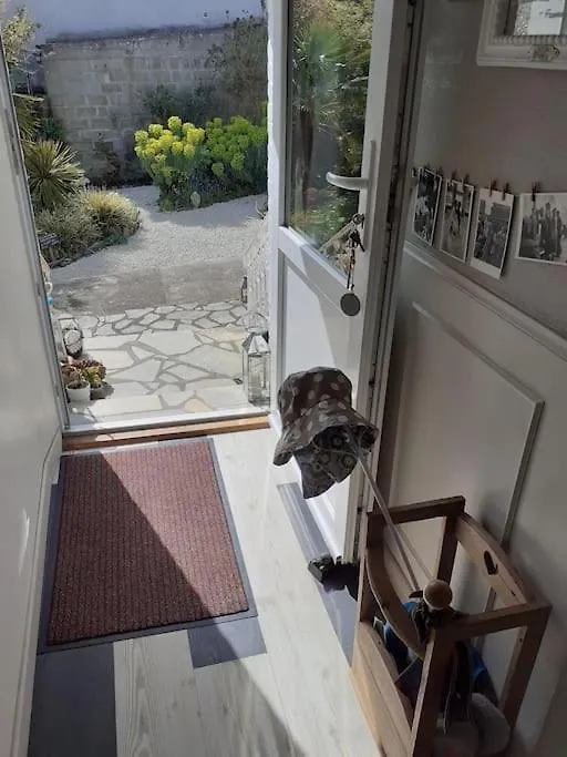 Holiday home Petit Nid Des Annees 30 Sur Les Hauts De Morlaix